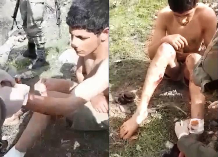 <p>PKK terör örgütünün Harkuk kampına yönelik operasyonda yaralı ele geçirilen teröristlerin tedavisi de Mehmetçik tarafından yapıldı. Hakkari’de görev yapan Mehmetçik tarafından geçtiğimiz günlerde gece saat 03.00 sıralarında PKK terör örgütünün Harkuk kampına yönelik operasyon düzenlenmişti. Operasyonda yaralı ele geçirilen teröristlerin Mehmetçik tarafından tedavisinin olay yerinde yapıldığı görüntüleri ortaya çıktı. Bir teröristin yaralarını pansuman eden Mehmetçik, terörle mücadele de bile sergilediği tavrıyla bir kez daha gönülleri fethetti.</p>
