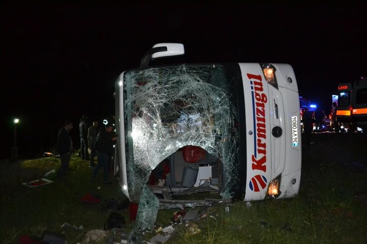 <p>Olay yerine çok sayıda ambulans sevk edildi. Yaralılar, Aksaray'daki hastanelere kaldırıldı.</p>

<p> </p>

