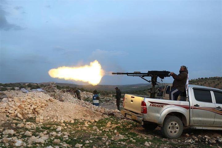 <p>Zeytin Dalı Harekatı kapsamında, Türk Silahlı Kuvvetleri (TSK) ve Özgür Suriye Ordusu (ÖSO), Afrin'in batısındaki Cinderes beldesinde, Deviye köyü ve ona hakim konumdaki 3 tepede PYD/PKK'ya yönelik operasyon düzenledi.</p>