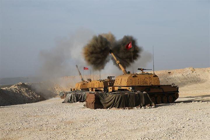 <p>Türk Silahlı Kuvvetlerince (TSK) yürütülen Zeytin Dalı Harekatı kapsamında Hatay'ın karşısındaki terör mevzileri, obüs toplarıyla ateş altına alındı.</p>

