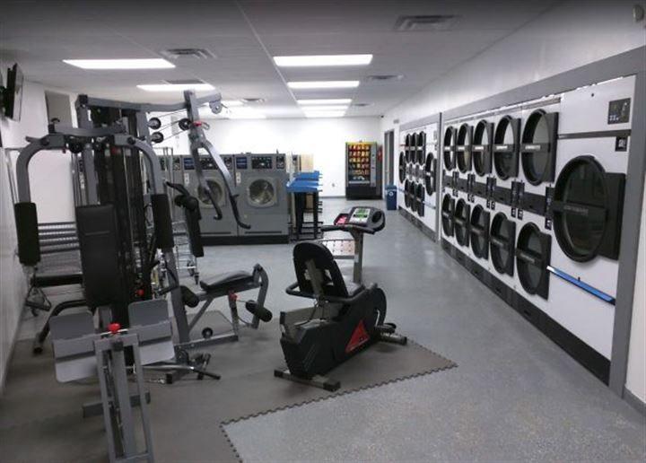<p>Çamaşırları yıkanmasını beklerken spor yapma imkanı veren salon </p>
<p> </p>