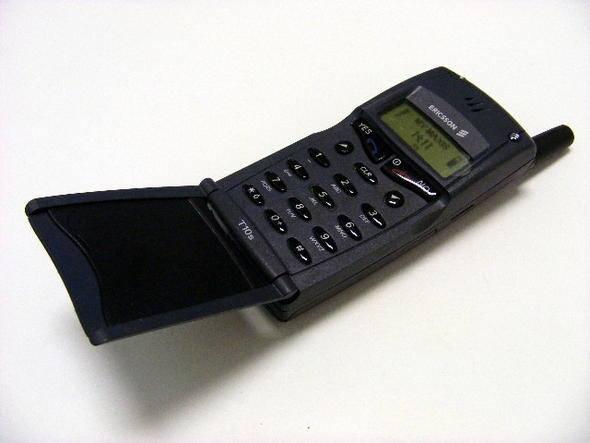 <p>Peki ya Ericsson'ın antenli telefonunu unutmak mümkün mü? Kapaklı olanı da cabası...</p>

<p> </p>
