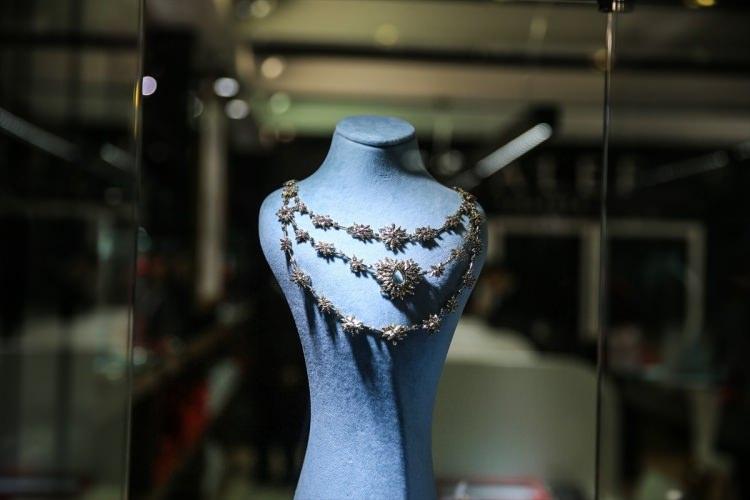 <p>UBM Rotaforte Uluslararası Fuarcılık A.Ş. tarafından, Türk Ekonomi Bankası (TEB) sponsorluğunda düzenlenen Istanbul Jewelry Show, 22-25 Mart 2018 tarihleri 46. kez CNR Expo, İstanbul Fuar Merkezi'nde gerçekleşiyor.</p>
