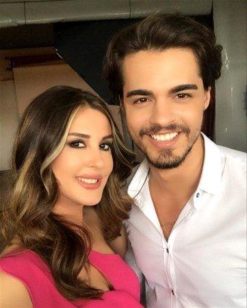 <p>Ebru Destan Instagram hesabından yakışıklı oyuncuyla fotoğraf paylaşıp altına "Halasının bir tanesi" notunu düştü. </p>
<p> </p>