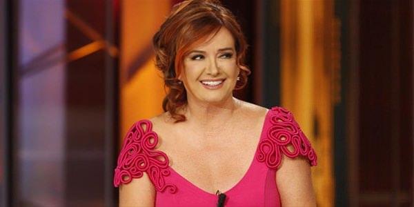 <p>Söz yazarı ve tiyatro oyuncusu Aysel Gürel ile gazeteci Vedat Akın'ın ilk çocukları olarak dünyaya gelen Müjde Ar, kendi gibi ünlü bir kardeşi olduğunu biliyor musunuz? </p>
<p> </p>