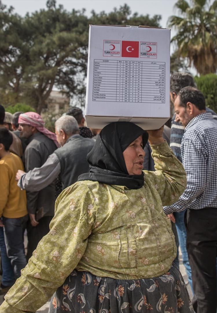<p>Bu kapsamda AFAD Başkanı Güllüoğlu ve Türk Kızılayı Genel Müdürü Altan, ilçe merkezine gelerek yetkililerle görüştü. </p>
<p> </p>