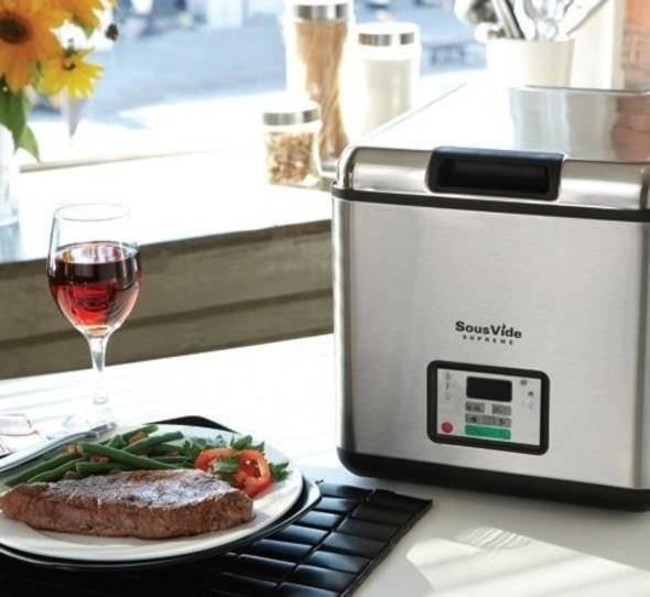 <p><strong>Michelin yıldızlı ev yemekleri</strong></p>

<p>Üç Michelin yıldızlı yemekler çok yakında sofranızda olabilir. Uzun süre düşük derece ısıda pişirilen, "sous vide" tekniği ile yapılan yemekleri artık sadece lüks restoranlarda değil marketlerde de bulmanız mümkün. Kuzu, hindi eti veya tavuk etleri bu teknikle pişirip marketlerde satışa çıkarılıyor.</p>
