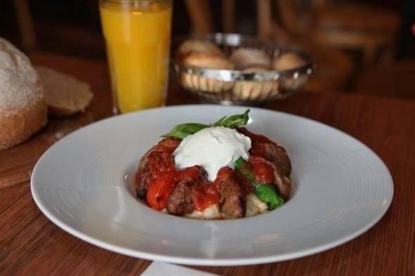 <p>Bu teknikle yapılmış donmuş yemekleri satın alıp kaynar suda tekrar ısıtınca sanki yeni pişmiş tadıyla yiyorsunuz. "Sous vide" yemeği fazla pişirmenizi de engellediğinden ev için oldukça uygun.</p>

<p> </p>
