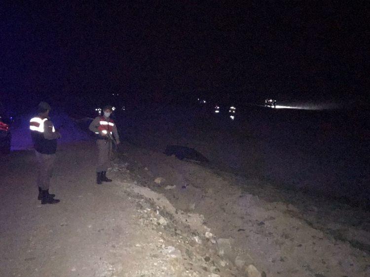 <p>Genelkurmay Başkanlığınca, eğitim amacıyla bölgede bulunan bir F-16 uçağının Nevşehir civarında kaza kırıma uğradığı ve bir personelin şehit olduğu bildirildi.</p>

<p> </p>
