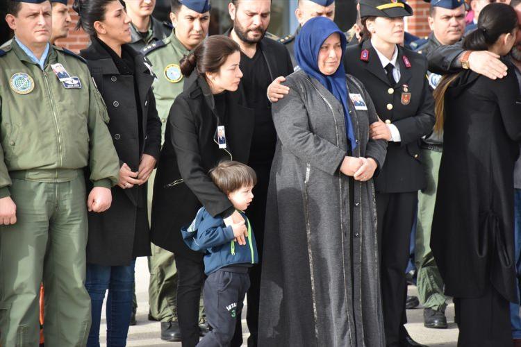 <p>Şehit pilotun cenazesinin, Adana'daki birliğinde düzenlenecek törenin ardından memleketi Samsun'a uğurlanacağı belirtildi. </p>