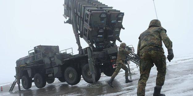 <p>1982 - Patriot füze savunma sisteminin ABD ordusuna teslim edildiği yıl.</p>

<p> </p>
