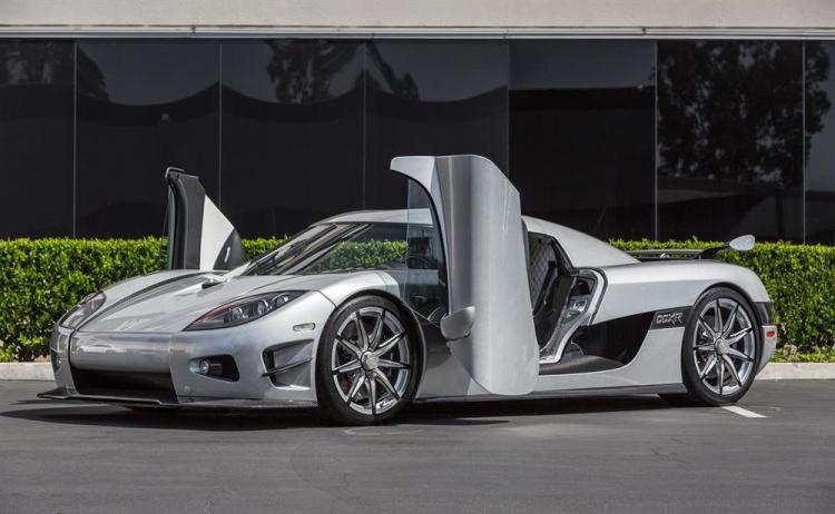 <p>Koenigsegg CCXR Trevita (4.8 milyon dolar)</p>
