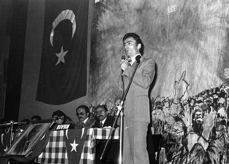 <p>Muhsin Yazıcıoğlu 1978'de yoluna Ülkücü Gençlik Derneği'nin Kurucu Genel Başkanı olarak devam etti. 1980'de ise artık Genel Başkan Müşaviri olarak MHP'deydi.</p>

