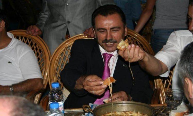 <p>Vatan ve millet aşığı Yazıcıoğlu, tüm yaşadıklarına rağmen 1987'de yine milletine hizmet için siyasete kaldığı yerden devam etti. Milliyetçi Çalışma Partisi'nin Genel Sekreter Yardımcılığı görevine geldi.</p>