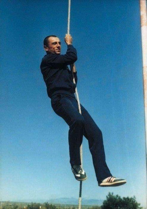 <p>1980 askeri darbesinin 7,5 yıl cezaevine mahkum ettiği Yazıcıoğlu, siyasi yaşamı boyunca darbelere her zaman karşı çıktı. 28 Şubat darbesine karşı duran liderlerden biri olan Muhsin Yazıcıoğlu'nun söylediği "Ordu gözbebeğimizdir ancak namlusunu millete çevirmiş tanka selam durmam." sözü, o dönem ve sonrasında darbelere karşı adeta simge haline geldi.</p>