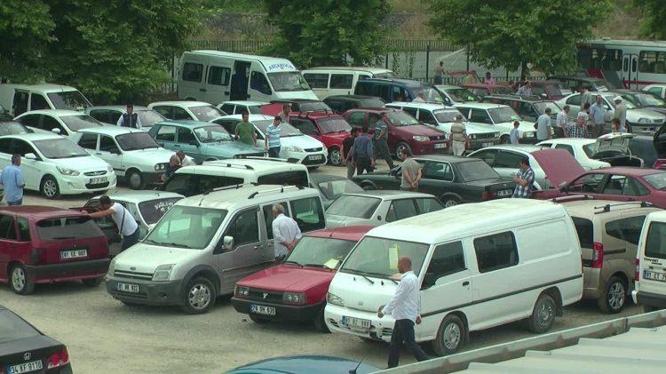 <p>"Vatandaş ne kadar önce otomobil alırsa o kadar karlı olacak. Çünkü yaza kadar fiyatlar artacak." diyen Yanık, ikinci el otomobil almanın tam zamanı olduğunu kaydetti.</p>