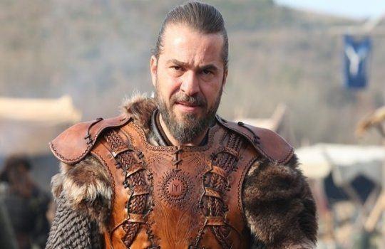 <p>Ünlü gazeteci Düzyatan'a <strong>"Türkiye'nin Marlon Brando'su gibisiniz. Buna katılıyor musunuz?"</strong> diyerek iltifatta bulundu Düzyatan ise </p>