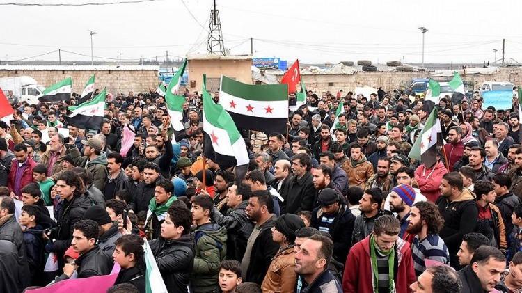 <p>Halep kuzeyindeki kasabalarının temizlenmesini isteyen Tel Rıfat sakinleri, yaşadıkları topraklara dönecekleri günü sabırsızlıkla beklediklerini ifade etti.</p>
