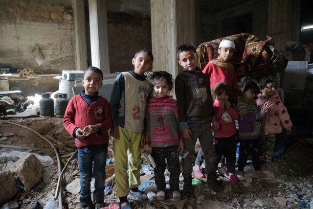 <p>Ge&ccedil;irdikleri acı dolu g&uuml;nleri unutmak isteyen Suriyeliler, bundan sonraki s&uuml;re&ccedil;te kendilerini g&uuml;zel g&uuml;nlerin beklediğine inanıyor. Sivillerden 38 yaşındaki Heysem Alo, yaptığı a&ccedil;ıklamada, ter&ouml;r &ouml;rg&uuml;t&uuml; YPG/PKK'nın il&ccedil;eyi işgal ettiği d&ouml;nemde uyguladığı baskıcı tutum nedeniyle insanları canından bezdirdiğini s&ouml;yledi.&nbsp;</p>
