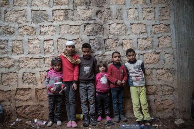 <p>Yakınlarıyla binanın bodrum katındaki depoya sığınmaya karar verdiklerini kaydeden Heysem Alo, yaşadıklarını şu s&ouml;zlerle anlattı: "Biz onlardan &ccedil;ok korkuyorduk &ccedil;&uuml;nk&uuml; neler yapabileceklerini biliyoruz. Bu nedenle akrabalarımla binamızın bodrum katındaki bu yere saklandık.</p>
