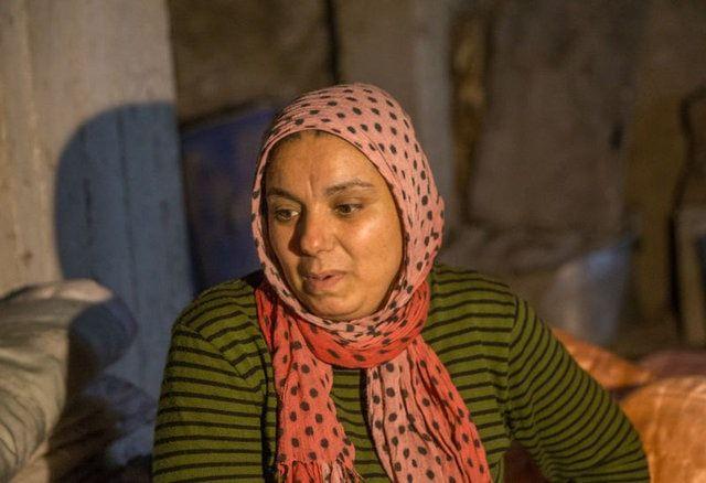 <p>42 yaşındaki Ranya Muhammed de sığınak olarak kullandıkları depoda ge&ccedil;irdikleri g&uuml;nlerin &ccedil;ok uzun ve zorlu olduğunu dile getirerek, &ouml;zellikle &ccedil;ocukların korku dolu g&uuml;nlere şahit olduklarını s&ouml;yledi.</p>
