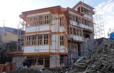 <p>Coğrafyamızın bize sunduğu bu mimari zenginliğimizi yaşatmalıyız. İdare olarak kültürel değerlerimiz gelecek kuşaklara aktarılması için kredi desteğimizi sürdürmeye devam edeceğiz” diye konuştu.</p>
