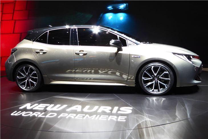 <p><strong>LANSMANI NEW YORK'TA</strong></p>
<p>Yeni Toyota Corolla, New York Otomobil Fuarı'nda detaylı olarak tanıtılacak. Piyasaya çıkış tarihinin de bu lansmanda açıklanması bekleniyor. Tahminler 2018'in son çeyreğinde yeni Corolla'nın kataloglarda yerini alacağı yönünde.</p>