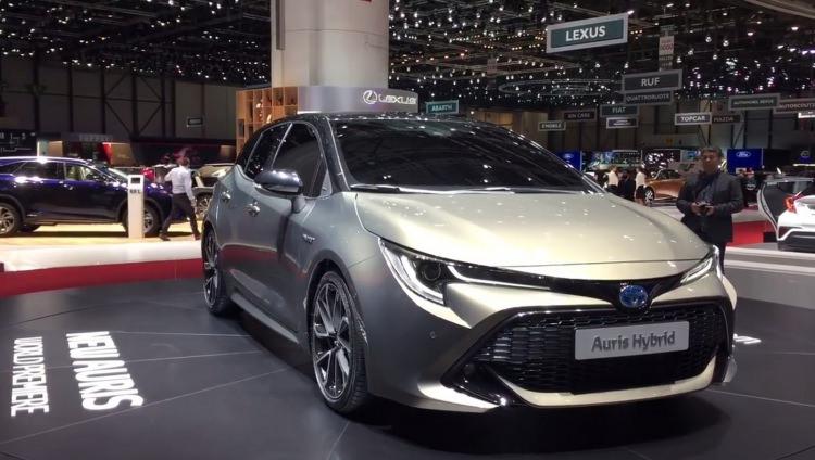 <p>Corolla'nın bu yeni nesil Hatchback'i için başlangıç fiyatı tahminleri 90 bin lira dolaylarında.</p>