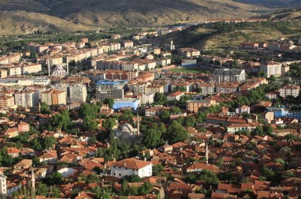 <p>6 Çankırı</p>

<p>Mutluluk düzeyi: % 73,5</p>

<p>5 Kütahya</p>

<p>Mutluluk düzeyi: % 73,76</p>

<p>4 Kırıkkale</p>

<p>Mutluluk düzeyi: % 75,48</p>
