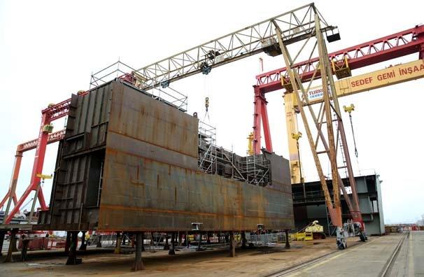 <p>İhtiyacı olan &uuml;lkeler olduğu zaman, bu veya bunun daha ufağını yapıp, rekabet&ccedil;i olabileceğimiz bir alandayız. Bu konuda savunma sanayisinde devletler ağırlıklı yarışıyor ve devletlerin yarışında liderlerin katkısı gerekiyor. Cumhurbaşkanımızın savunma sanayisine sahip &ccedil;ıkması ile T&uuml;rkiye bu alanda b&uuml;y&uuml;k bir ivme kazandı ve bunun faydasını da Afrin'de g&ouml;r&uuml;yoruz."</p>
