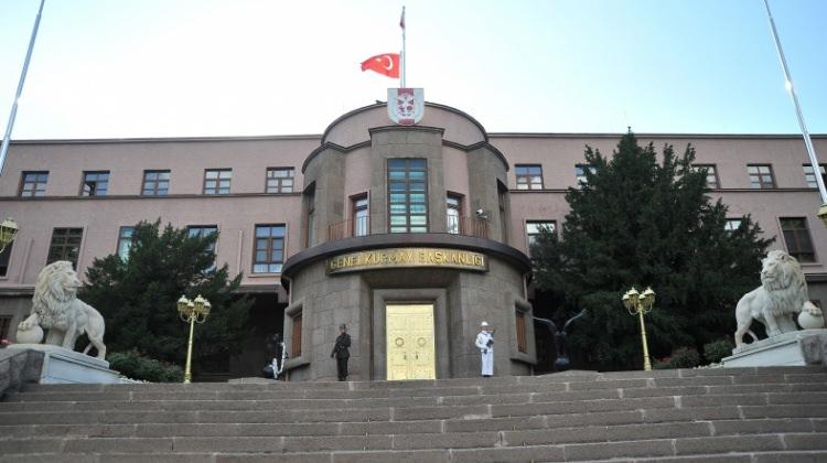 <p><strong>Yeri gizli tutulacak!</strong></p>

<p>Haberleşme Genel Müdürü Kılıç, stratejik merkezin kurulacağı alınan netlik kazandığını, ancak ulusal güvenlik nedeniyle yerinin gizli tutulacağını söyledi.</p>
