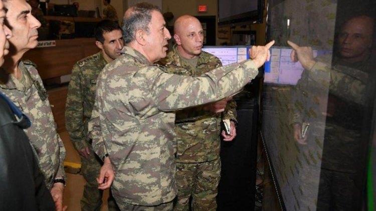 <p><strong>En kritik tesis</strong></p>
<p>Bu proje bilgilerin, nükleer, elektromanyetik veya siber saldırılara karşı yüksek güvenlikli merkezde barındırılması ve kesintisiz veri akışının yapılmasını sağlayacak. Koordinatları gizli tutulacak. Burası Türkiye’nin en kritik tesisi olacak. Nükleer, elektromanyetik saldırılar dahil sistemlerin susmadan, kesintiye uğramadan devam edeceği bir tesis planlıyoruz. Yer tahsisi yaptık. Teknolojisini belirledik. 15 bin metrekare bir beyaz alan. Sanal masa üstünden direk veri merkezine erişip çalışabilecek. Ciddi bir donanım israfından kurtulmuş olacağız.</p>
<p>AKŞAM</p>
