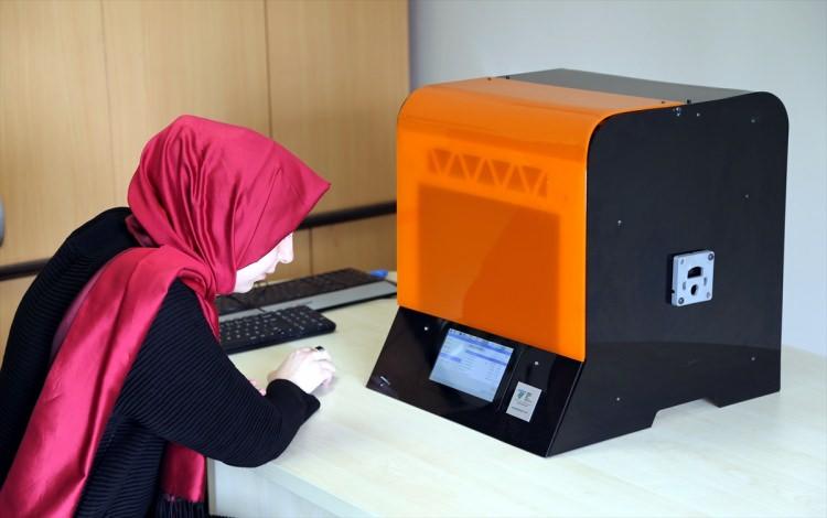 <p>"O cihazlarda genelde 2-3 saat bir tarama süresi 8-10 saatlik bir prototip üretim süresi var. Bu çok uzun bir süre. Gelecekte bu makinelerin daha hızlı olması hedefleniyor. Ürettiğimiz makineyi daha hızlı bir şekilde yapmayı başardık.</p>

<p> </p>
