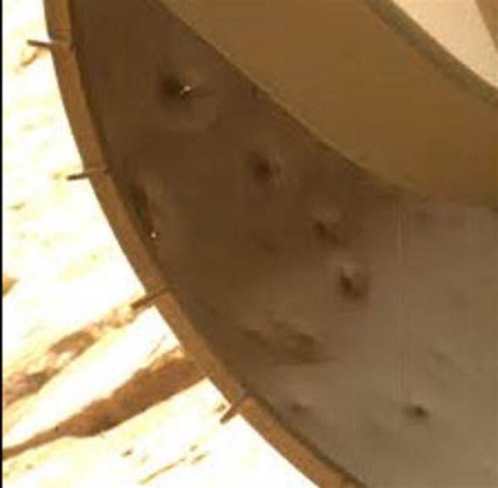 <p>Zigzag biçili dış kaplamada meydana gelen bu parçalanma şimdilik kontrol altında olsa da ileride ne hale geleceği bilinmiyor.</p>

<p> </p>
