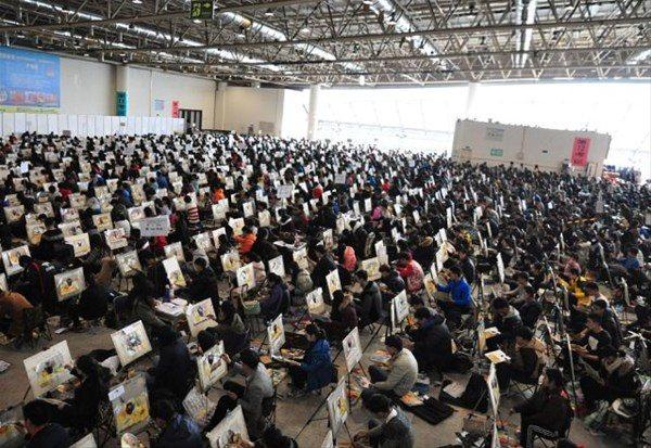 <p>Çin Sanat Akademisi'ne girmek isteyen 78 bin kişi, giriş sınavı için yaklaşık 200 bin eser gönderdi. </p>

<p> </p>
