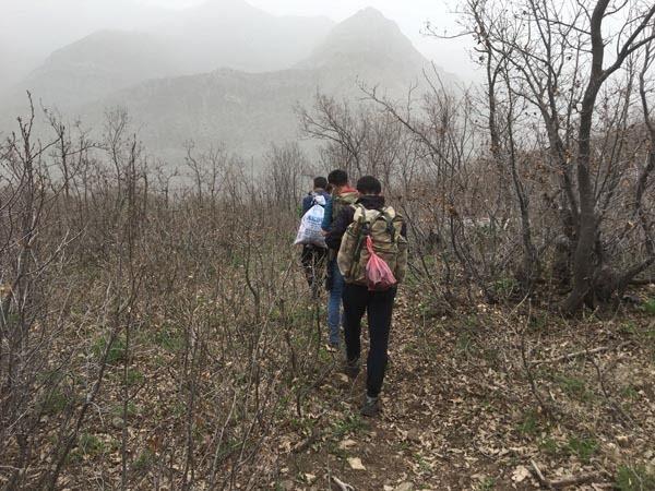 <p>Kimi yerlerde 30 kilometre yol gidiyoruz. Araçla değil yürüyerek gidiyoruz. Bu aylarda sadece pancar işini yapıyoruz.</p>
