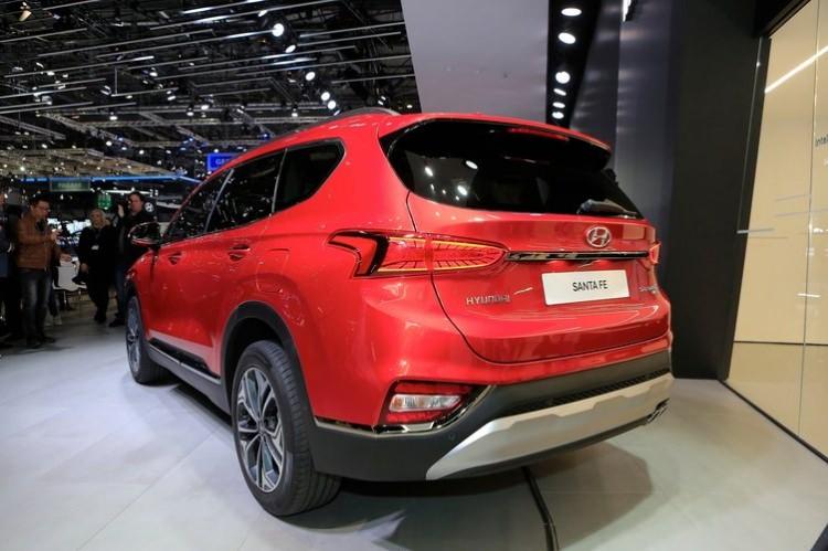 <p>Hyundai Santa Fe</p>

<p>&nbsp;</p>
