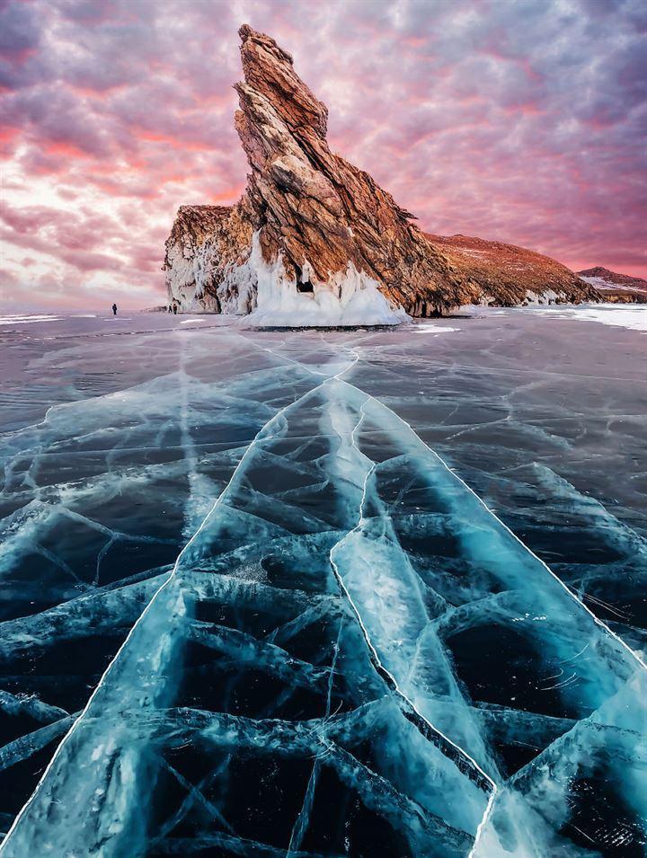 <p>Rus fotoğraf sanatçısı Kristina Makeeva, Rusya'da Sibirya'nın güneyinde yer alan Baykal Gölü'nün donmuş halini fotoğrafladı.</p>
