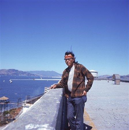 <p>Alcatraz Operasyonu sırasında çatıdaki Amerika yerlisi. </p>
<p> </p>
