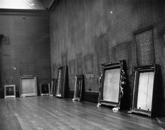 <p>2. Dünya Savaşı sonrasında, Naziler'den her şeyin saklanmasıyla boş kalan National Gallery, Londra. </p>
<p> </p>