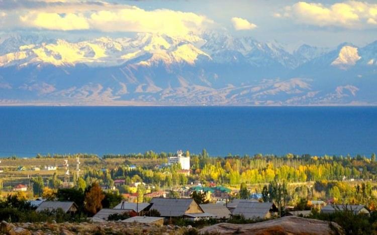 <p>Kırgızistan - Ülkeye girdikten 5 gün içinde yetkili mercilere kayıt yaptırarak süresiz olarak kalabilirsiniz.</p>
<p> </p>