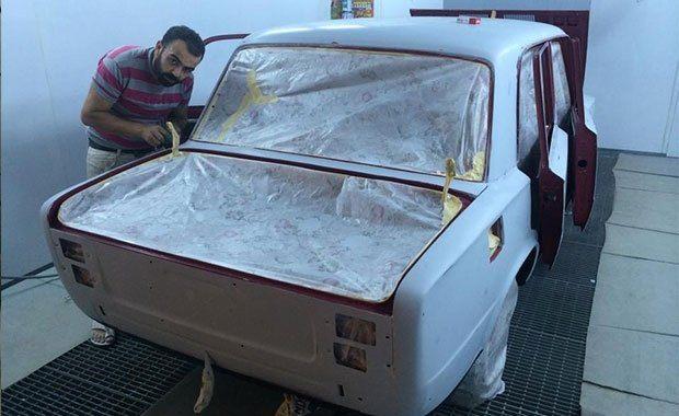 <p>Facebook'ta modifiye düşkünlerini peşinden sürükleyen araba tutkunu Paşam Sezer, 12.500 liraya aldığı Murat 124'ü adeta yeniden yarattı.</p>
