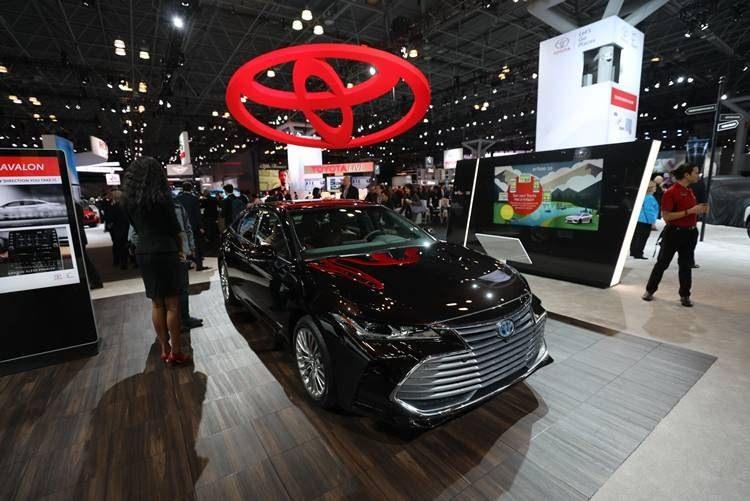 <p>Toyota - Avalon</p>

