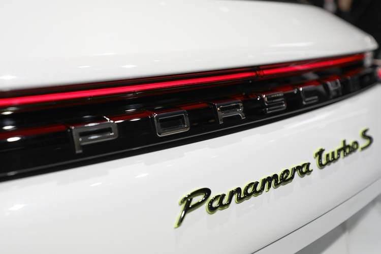 <p>Porsche - Panamera Turbo S</p>