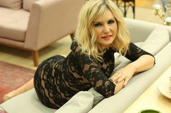 <p>1971 Ankara doğumlu Seda Akgül sadece sunucu değil aynı zamanda akademisyen kimliği de taşıyor.</p>

<p> </p>

