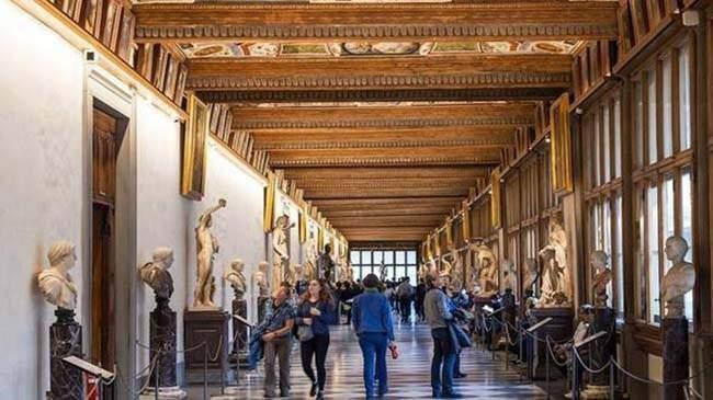 <div>Uffizi Galerisi - İtalya</div>

<div> </div>

