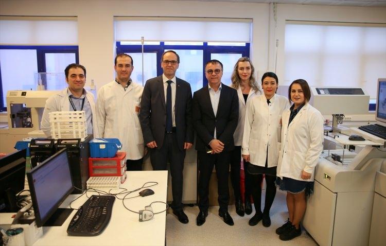 <p><strong>Doktoru uyaracak</strong></p>
<p>Sevinç, öngörü sistemini aşamalar halinde devreye aldıklarını ifade ederek, yakın zamanda uygulamaya geçecek yeni özelliklerle sistemin yaşam açıdan kritik veri elde etmesi durumunda otomatik olarak bilgisayar ya da cep telefonu aracılığıyla hekime bilgi verebileceğini de dile getirdi.</p>