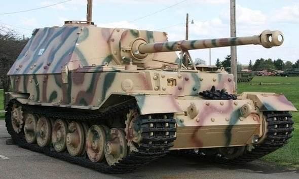 <p><strong>Elefant</strong></p>

<p>Yalnızca 91 adet üretilen Alman Elefant, 200 mm zırhı ve 70 ton ağırlığıyla yürüyen bir kale gibiydi. Tiger ile aynı cephaneliği kullanıyordu ve tam bir tank yok edicisiydi.</p>
