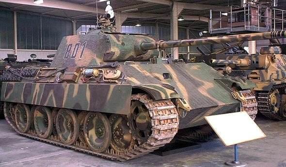 <p><strong>Panther </strong></p>

<p>Alman orta sınıf tankı. 55 km/s hızıyla oldukça hızlı bir tanktı ve T-34'ün başarısı üzerine üretildi. T-34 ile birlikte savaşın en iyi tanklarından biri olarak gösterilir.</p>
