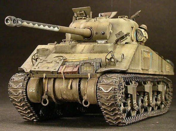 <p><strong>Sherman Firefly </strong></p>

<p>M4 Sherman'dan hareketle tasarlanmış İngiliz tankı. M4 Sherman'dan farkı 76mm çapında 17 poundluk bir antitank top mermisi fırlatabilmesidir. M4'den daha ölümcül bir tanktır.</p>
